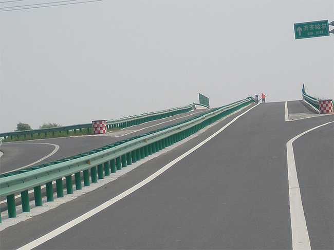 保山高速公路护栏的材质与规格