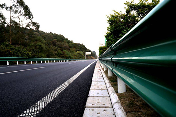 保山高速公路护栏的常用类型